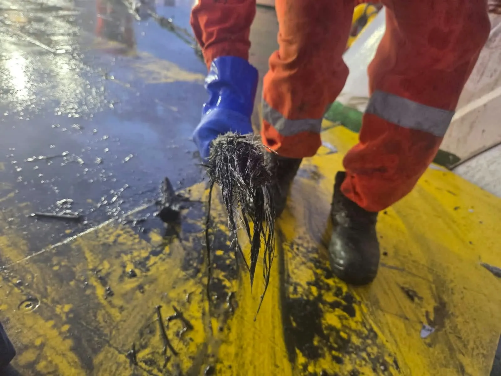 Submarine cable recovery: fouled cable end lifted for inspection