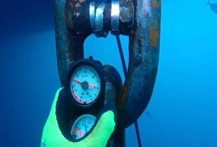Dive photo, June 30, 2024: depth check at a joining shackle
