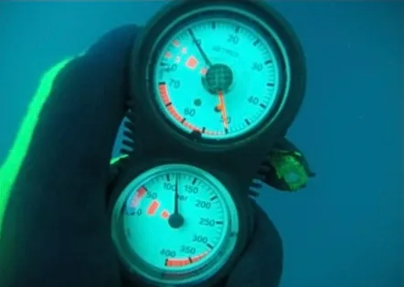 Dive photo, June 30, 2024: depth and air gauges at the deepest point