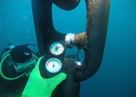 Dive photo, June 30, 2024: diver recording depth at the chain